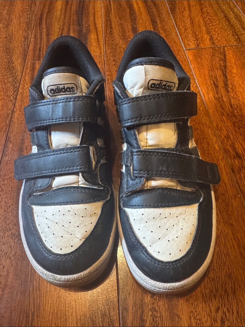 adidas Kids Black and White Velcro Low-Top Sneakers size 2